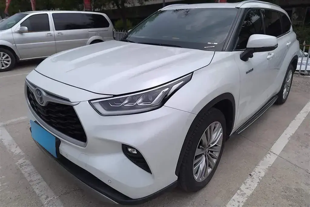 2022 Toyota Highlander 2.5L 192HP L4 E-CVT Hybrid