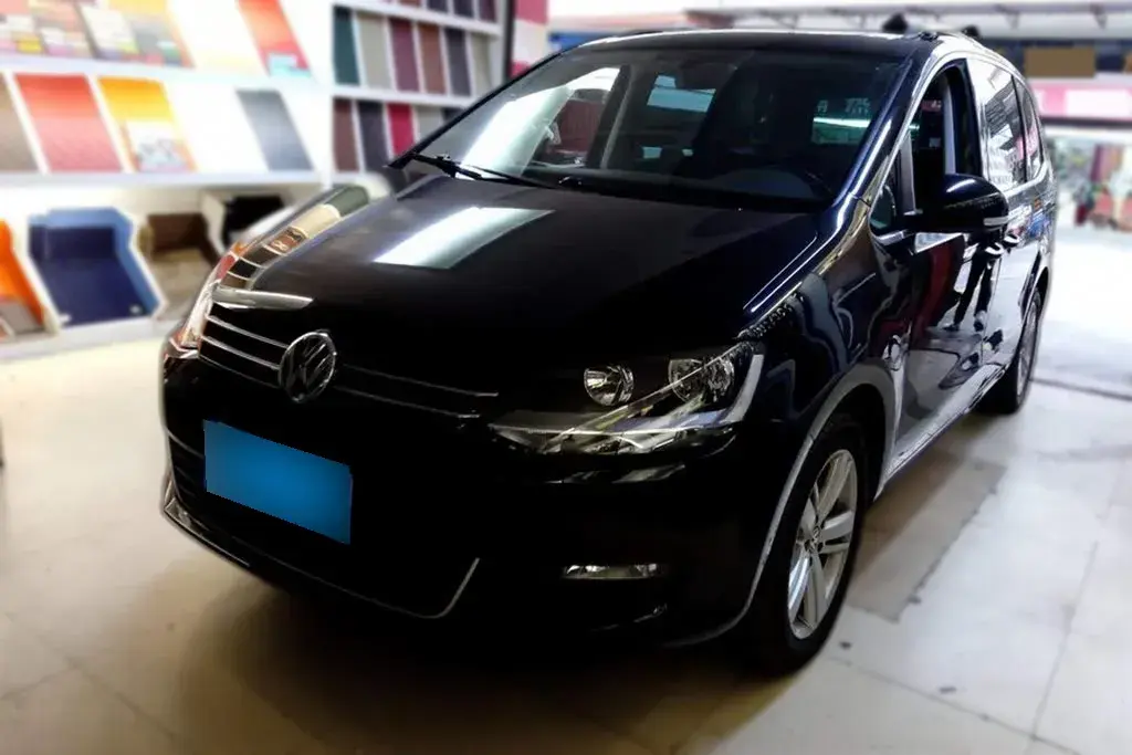 2018 Volkswagen Sharan 2.0T 220HP L4 6DCT