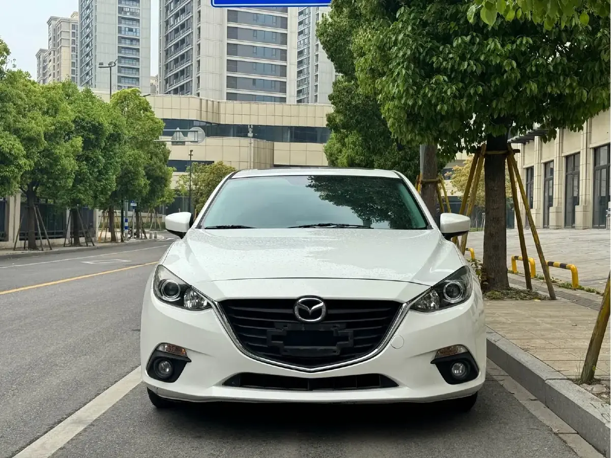 2016 Mazda 3 Axela 1.5L 117HP L4 6MT