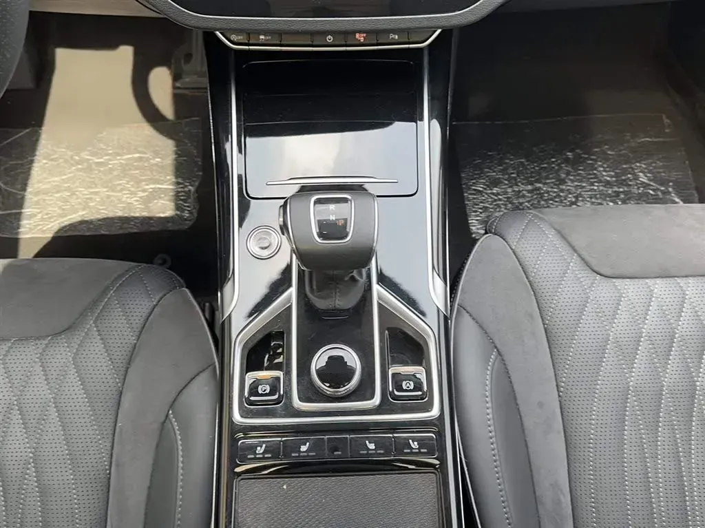 2022 HongQi HS5 2.0T 224HP L4 6AT,autocango,china used car exporter,china ev exporter,chinese used car exporter,chinese used ev exporter