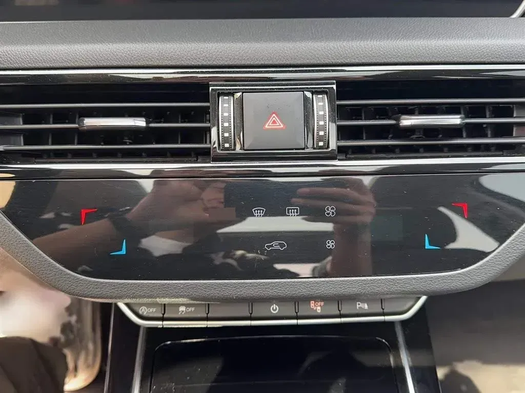 2022 HongQi HS5 2.0T 224HP L4 6AT,autocango,china used car exporter,china ev exporter,chinese used car exporter,chinese used ev exporter