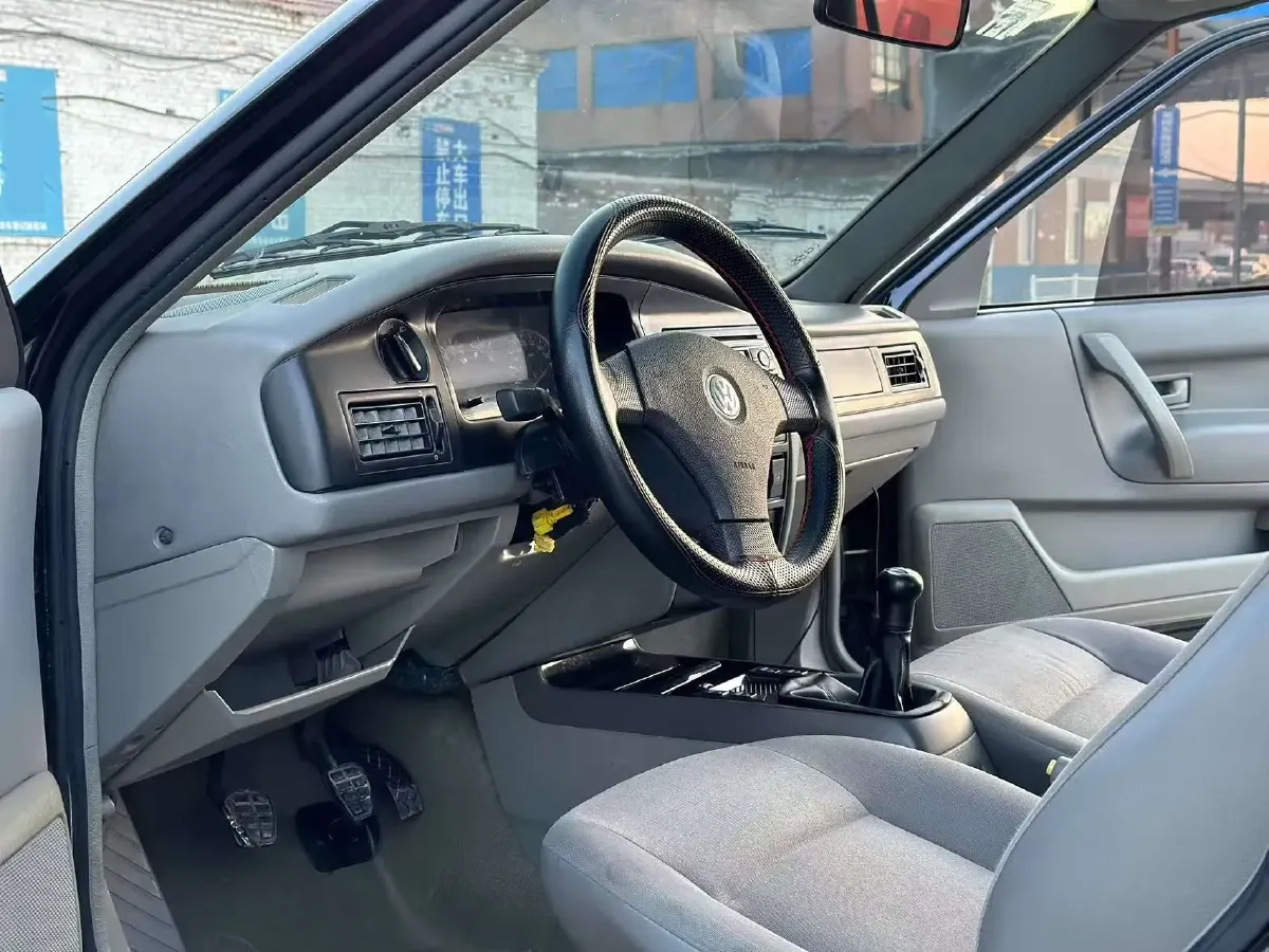 2004 Volkswagen Santana Vista 1.8L 101HP L4 5MT,autocango,china used car exporter,china ev exporter,chinese used car exporter,chinese used ev exporter