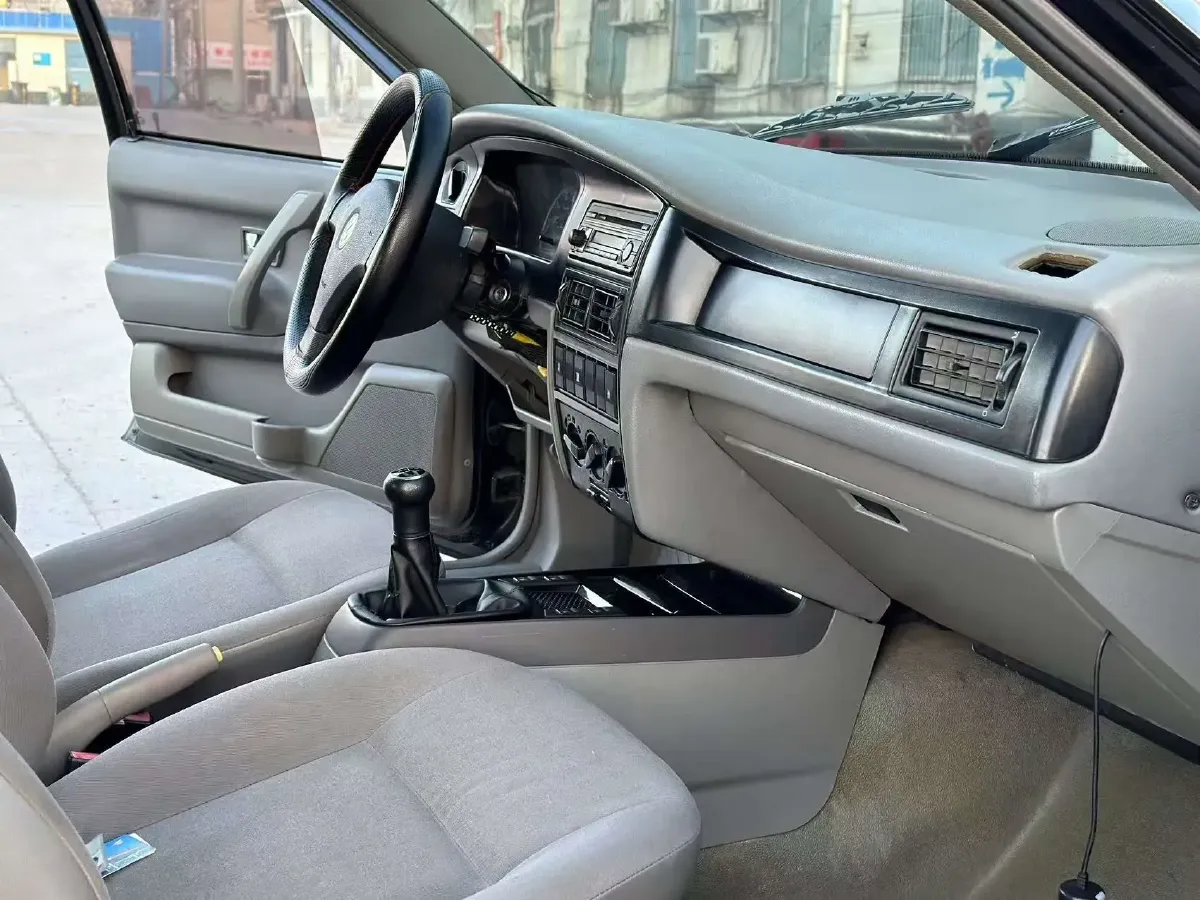 2004 Volkswagen Santana Vista 1.8L 101HP L4 5MT,autocango,china used car exporter,china ev exporter,chinese used car exporter,chinese used ev exporter