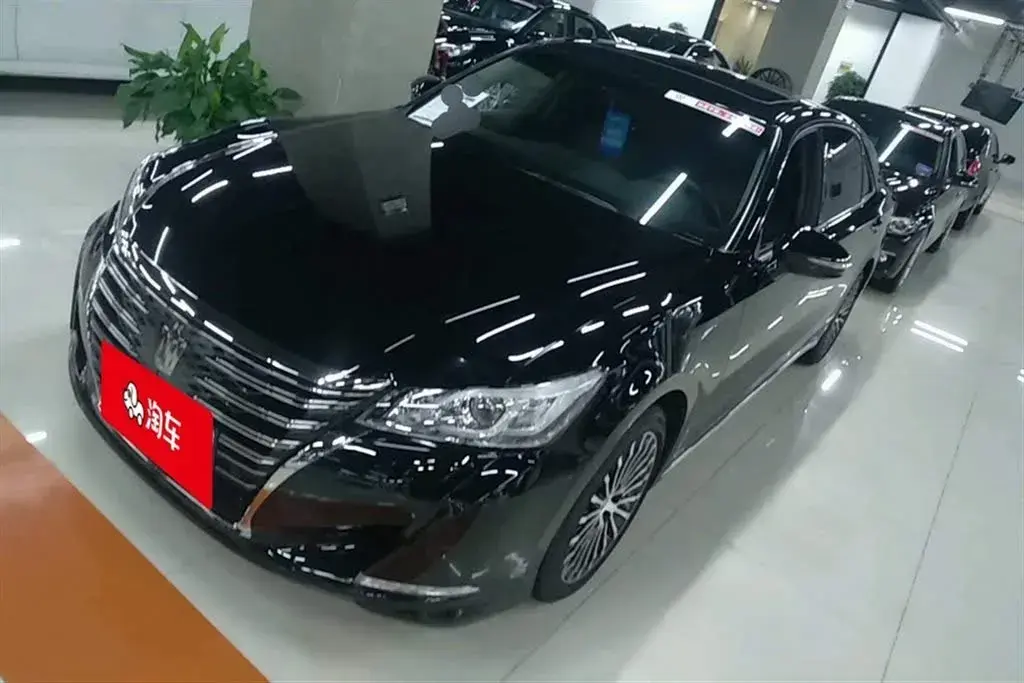 2018 Toyota Crown 2.0T 235HP L4 8AT