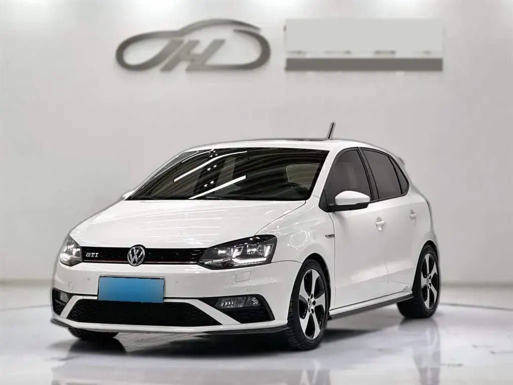 2015 Volkswagen Polo 1.4T 150HP L4 7DCT