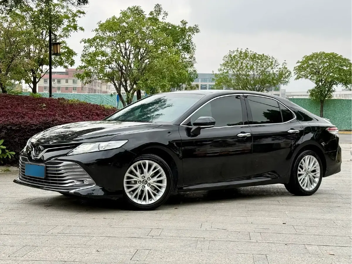 2019 Toyota Camry 2.5L 209HP L4 8AT