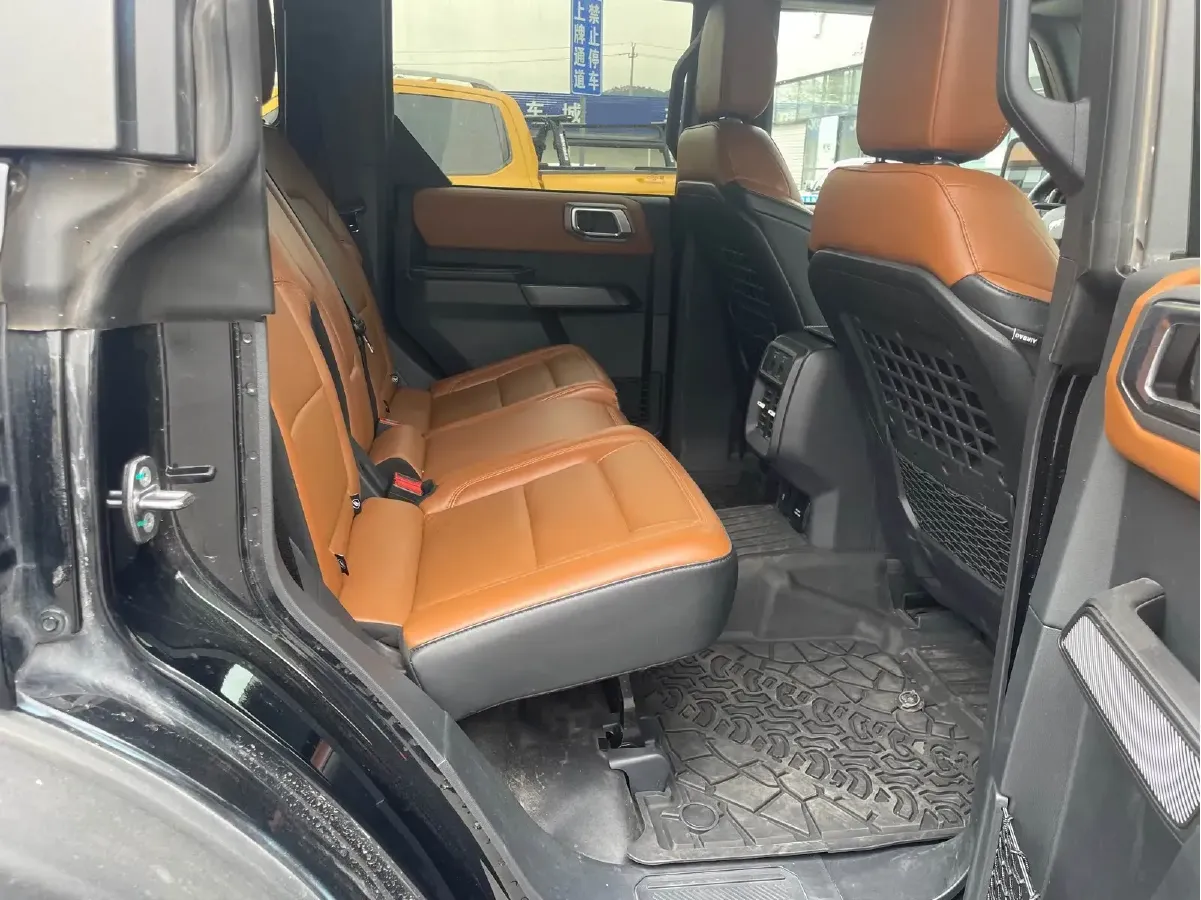 2024 Ford Bronco 2.3T 275HP L4 10AT,autocango,china used car exporter,china ev exporter,chinese used car exporter,chinese used ev exporter