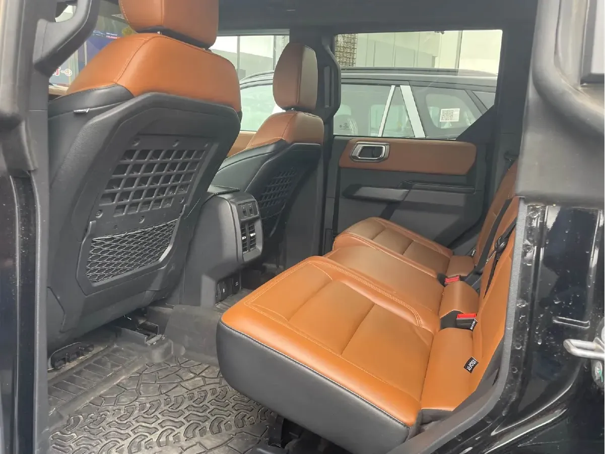 2024 Ford Bronco 2.3T 275HP L4 10AT,autocango,china used car exporter,china ev exporter,chinese used car exporter,chinese used ev exporter