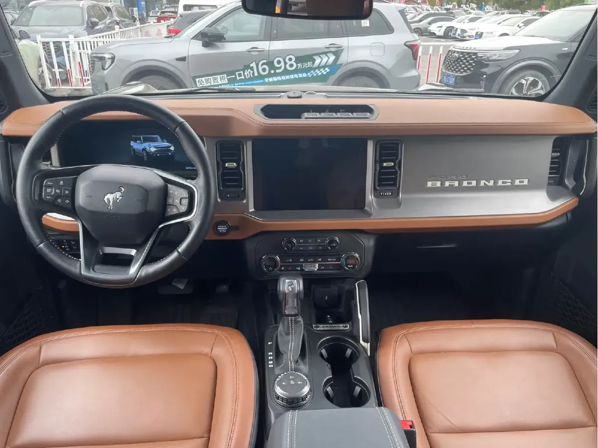 2024 Ford Bronco 2.3T 275HP L4 10AT,autocango,china used car exporter,china ev exporter,chinese used car exporter,chinese used ev exporter