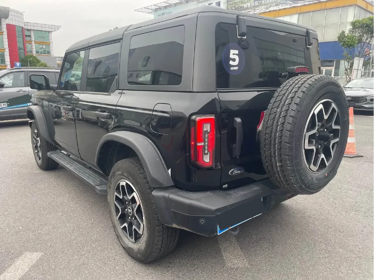 2024 Ford Bronco 2.3T 275HP L4 10AT,autocango,china used car exporter,china ev exporter,chinese used car exporter,chinese used ev exporter