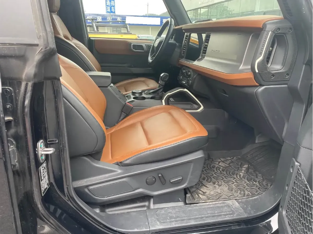 2024 Ford Bronco 2.3T 275HP L4 10AT,autocango,china used car exporter,china ev exporter,chinese used car exporter,chinese used ev exporter