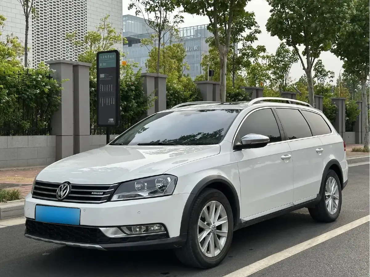 2012 Volkswagen Magotan 2.0T 211HP L4 6DCT