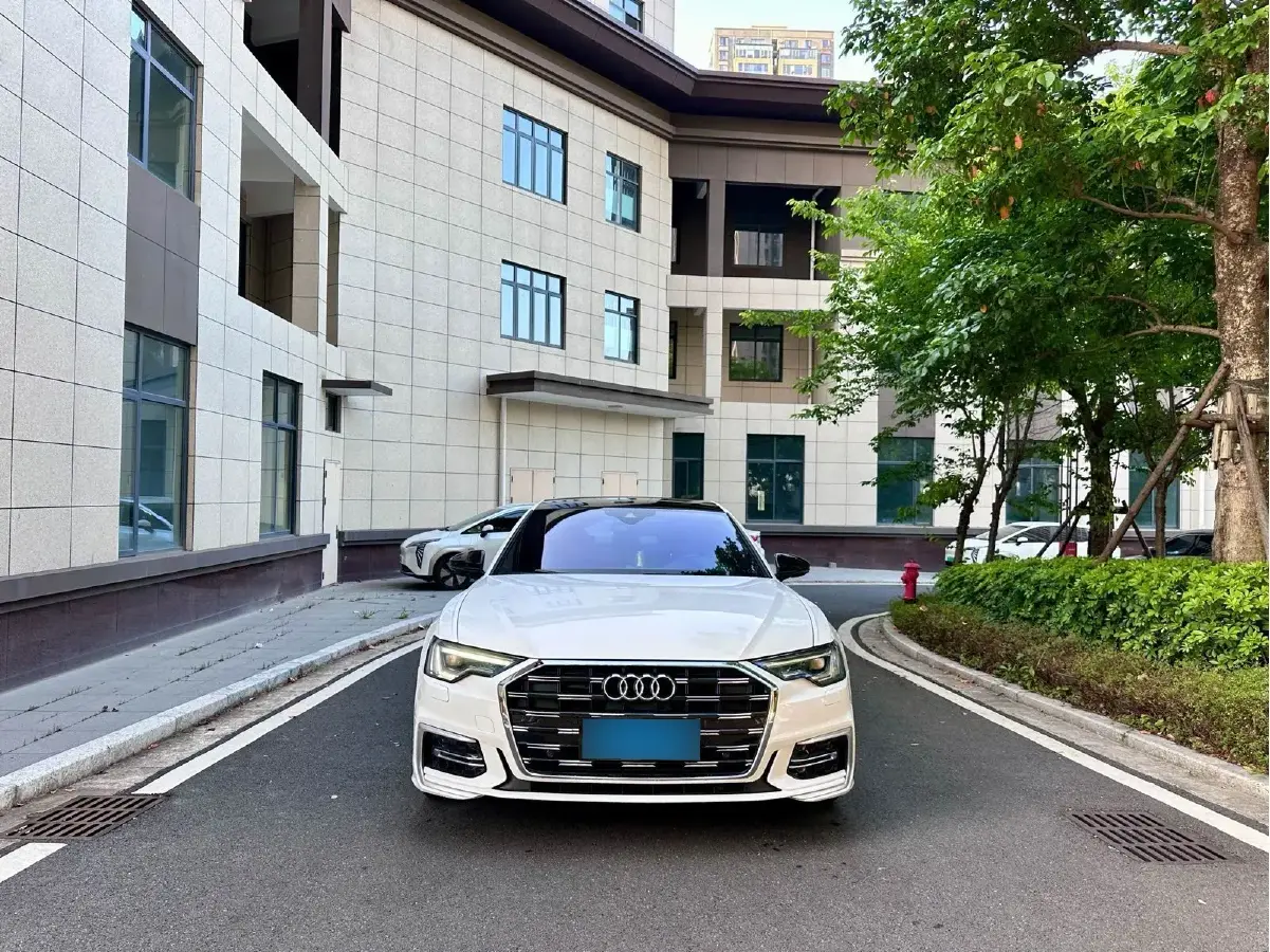 2021 Audi A6L 2.0T 190HP L4 7DCT