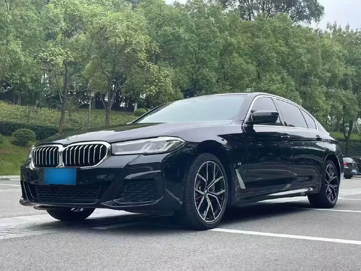 2023 BMW 5 Series 2.0T 245HP L4 8AT