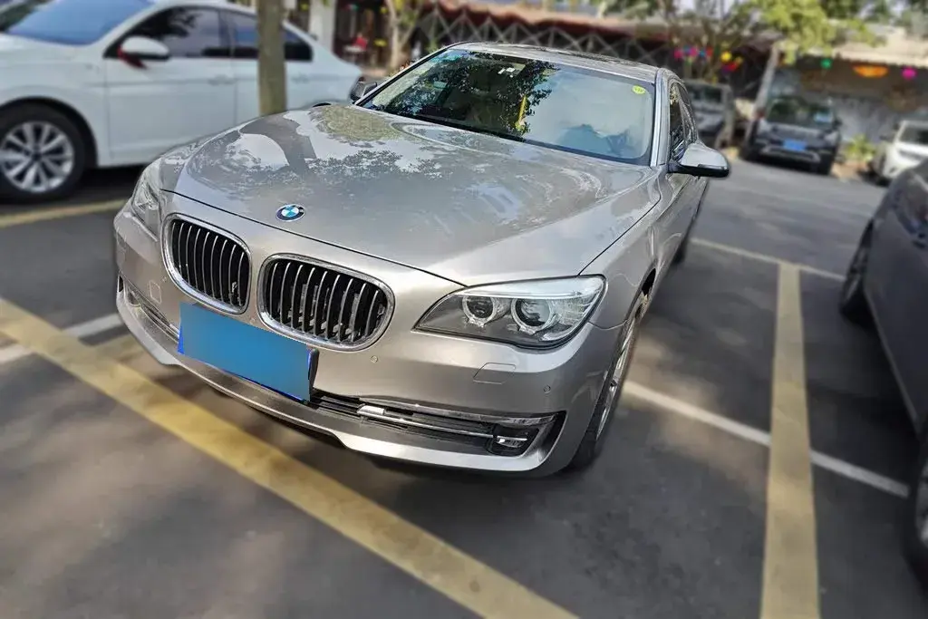 2013 BMW 7 Series 3.0L 258HP L6 8AT