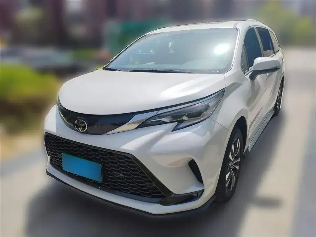 2024 Toyota Granvia 2.5L 189HP L4 E-CVT Hybrid