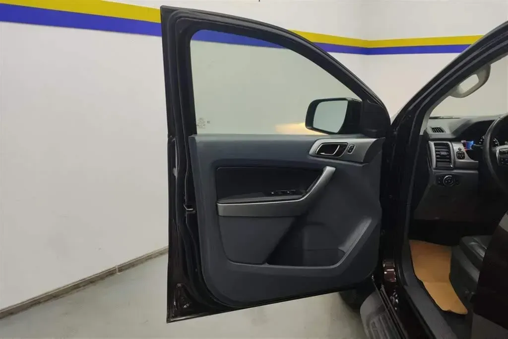 2016 Ford Everest 2.0T 245HP L4 6AT,autocango,china used car exporter,china ev exporter,chinese used car exporter,chinese used ev exporter