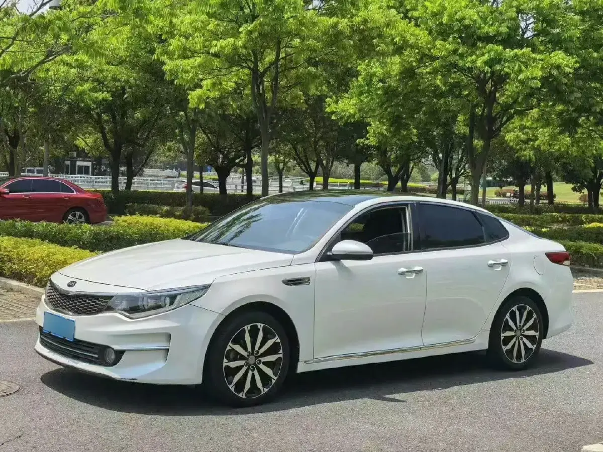 2016 Kia K5 2.0L 161HP L4 6AT