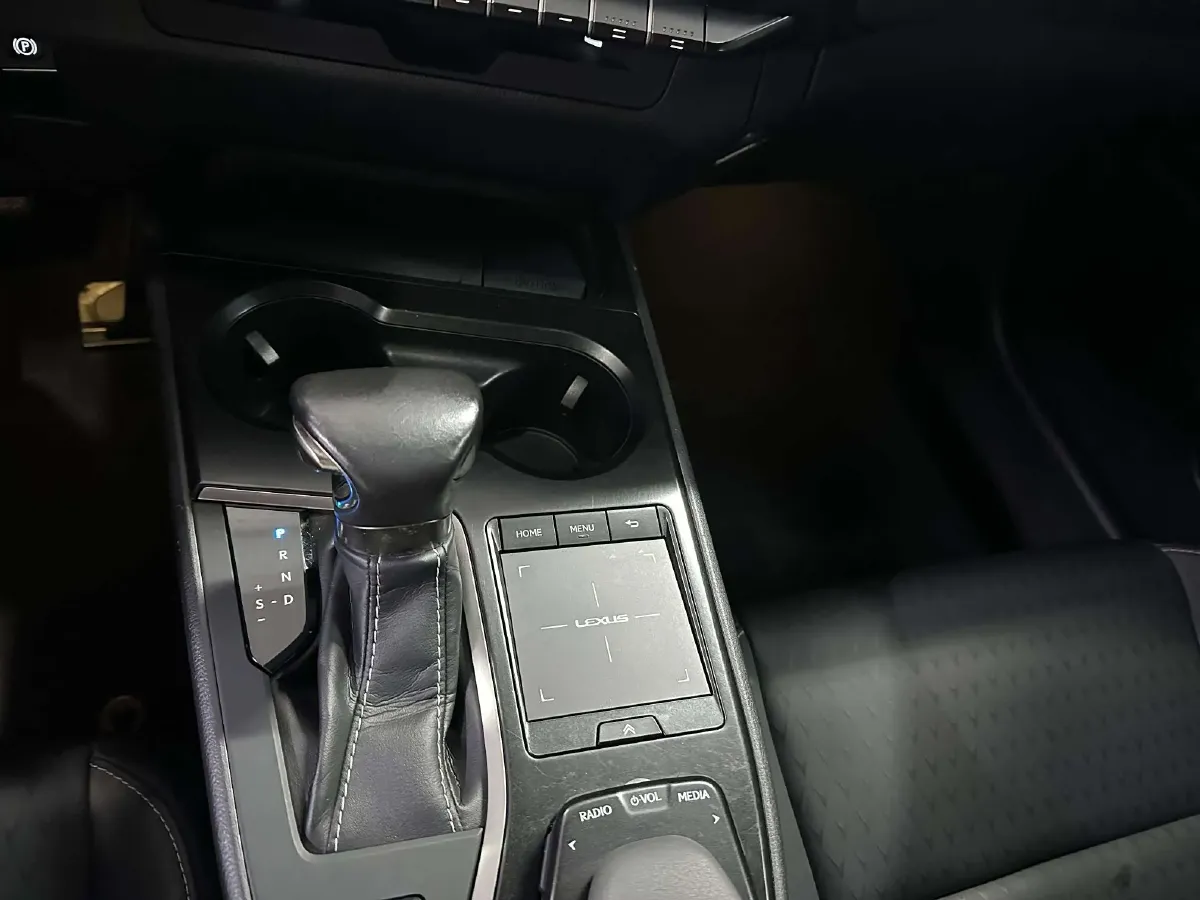 2020 Lexus UX 2.0L 146HP L4 E-CVT Hybrid,autocango,china used car exporter,china ev exporter,chinese used car exporter,chinese used ev exporter