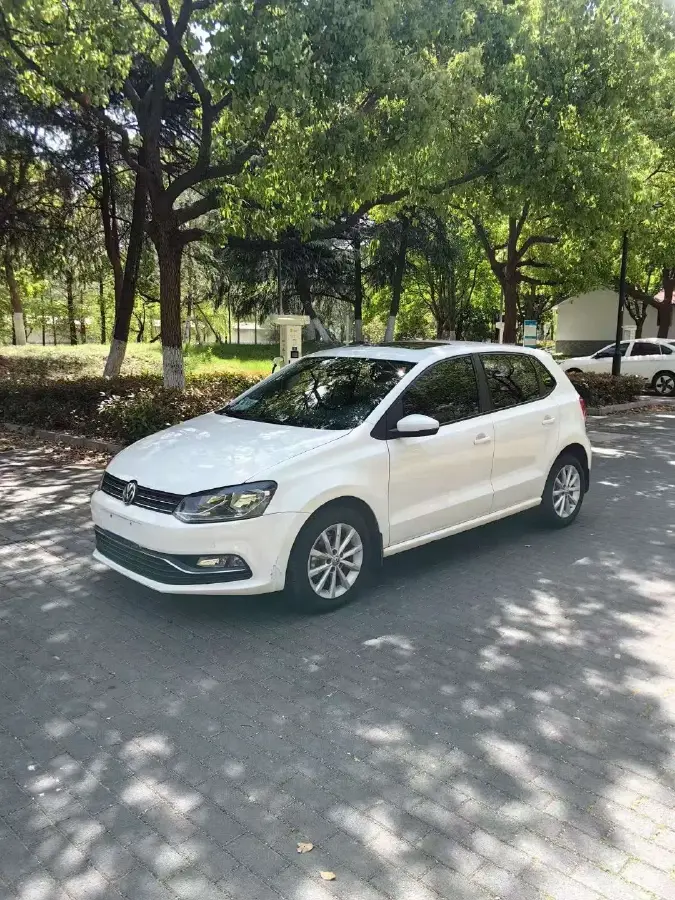 2014 Volkswagen Polo 1.6L 110HP L4 6AT