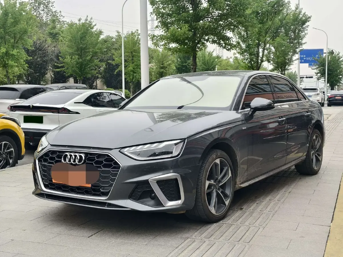 2022 Audi A4L 2.0T 190HP L4 7DCT