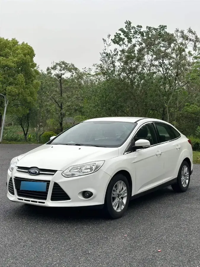 2012 Ford Focus 1.6L 125HP L4 6DCT 2012 Ford Focus 1.6L 125HP L4 6DCT