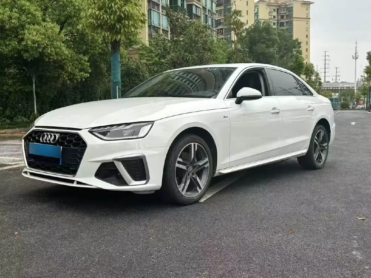 2022 Audi A4L 2.0T 190HP L4 7DCT