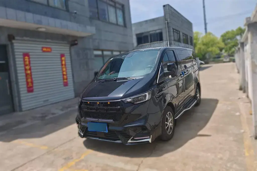2023 Ford Tourneo 2.0T 220HP L4 9AT