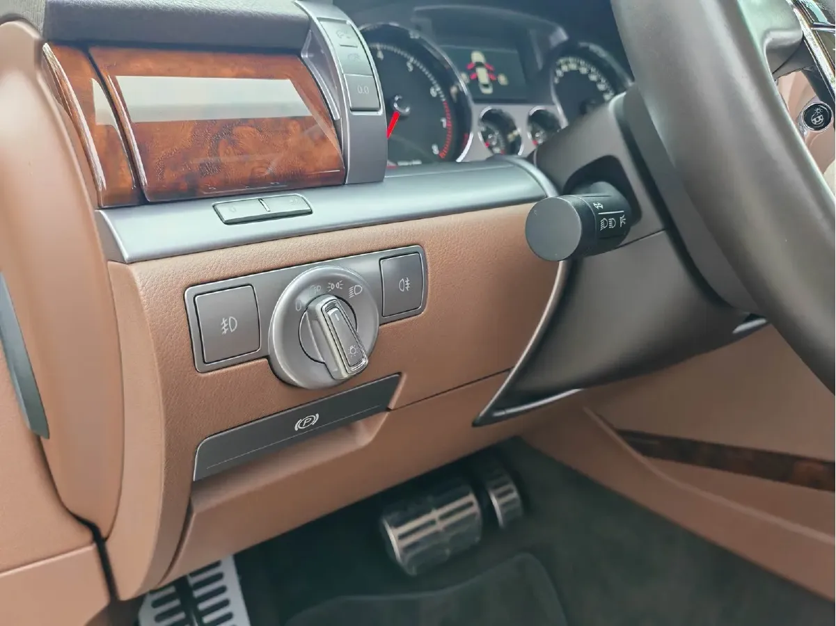 2015 Volkswagen Pheaton 3.0L 250HP V6 6AT,autocango,china used car exporter,china ev exporter,chinese used car exporter,chinese used ev exporter