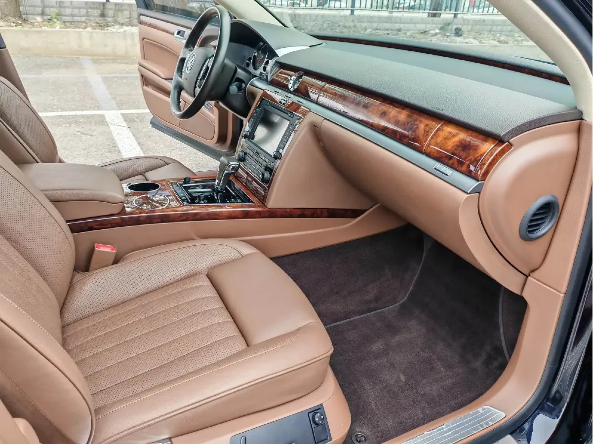 2015 Volkswagen Pheaton 3.0L 250HP V6 6AT,autocango,china used car exporter,china ev exporter,chinese used car exporter,chinese used ev exporter