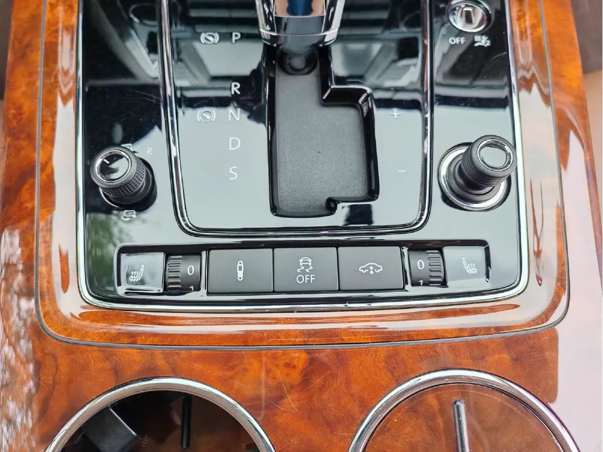 2015 Volkswagen Pheaton 3.0L 250HP V6 6AT,autocango,china used car exporter,china ev exporter,chinese used car exporter,chinese used ev exporter