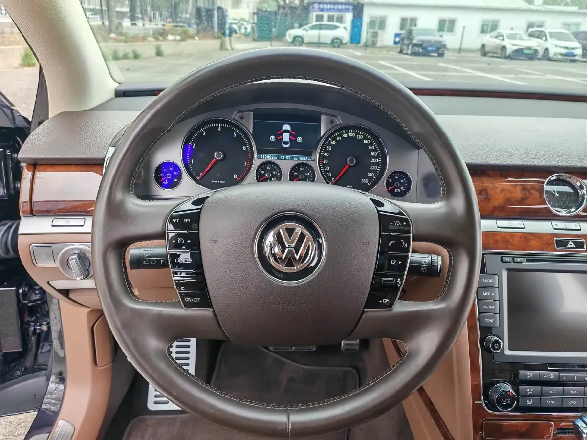 2015 Volkswagen Pheaton 3.0L 250HP V6 6AT,autocango,china used car exporter,china ev exporter,chinese used car exporter,chinese used ev exporter