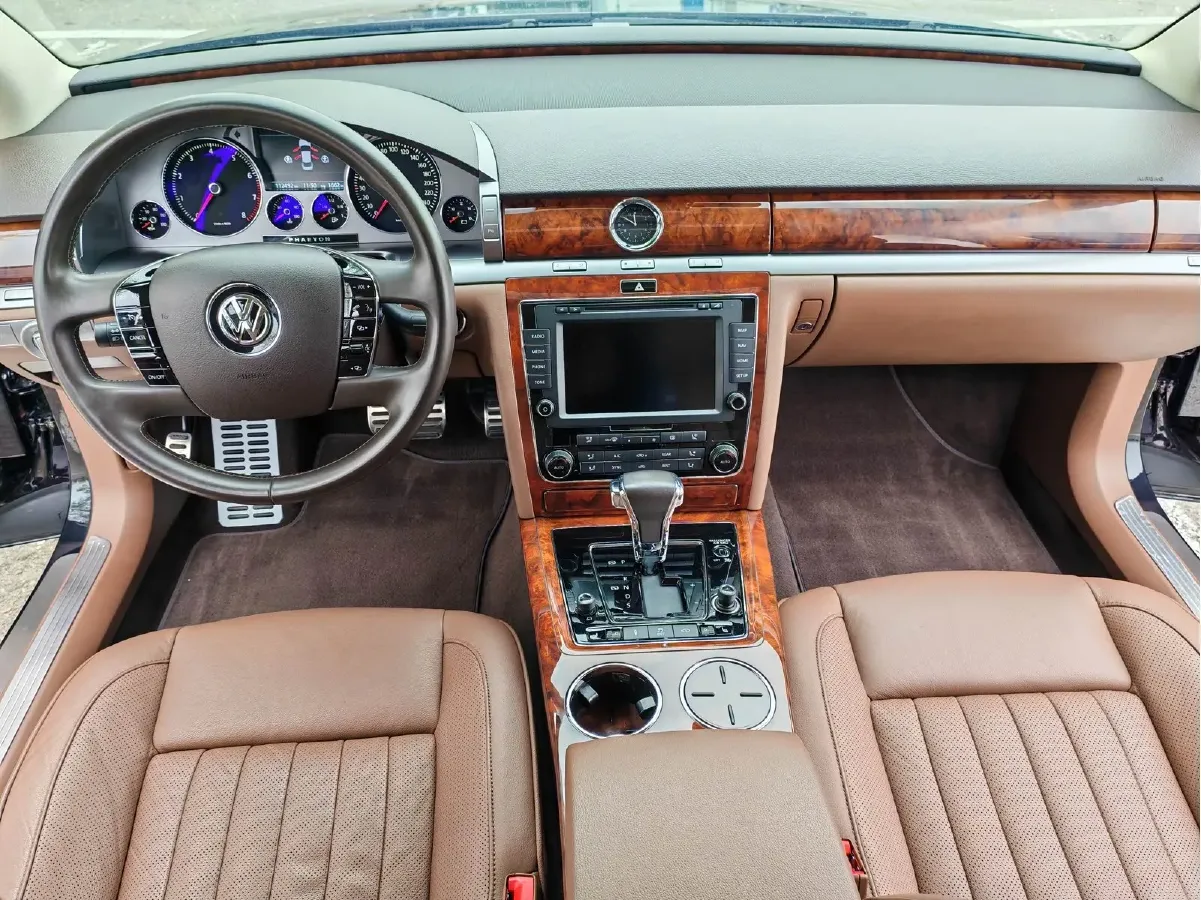 2015 Volkswagen Pheaton 3.0L 250HP V6 6AT,autocango,china used car exporter,china ev exporter,chinese used car exporter,chinese used ev exporter