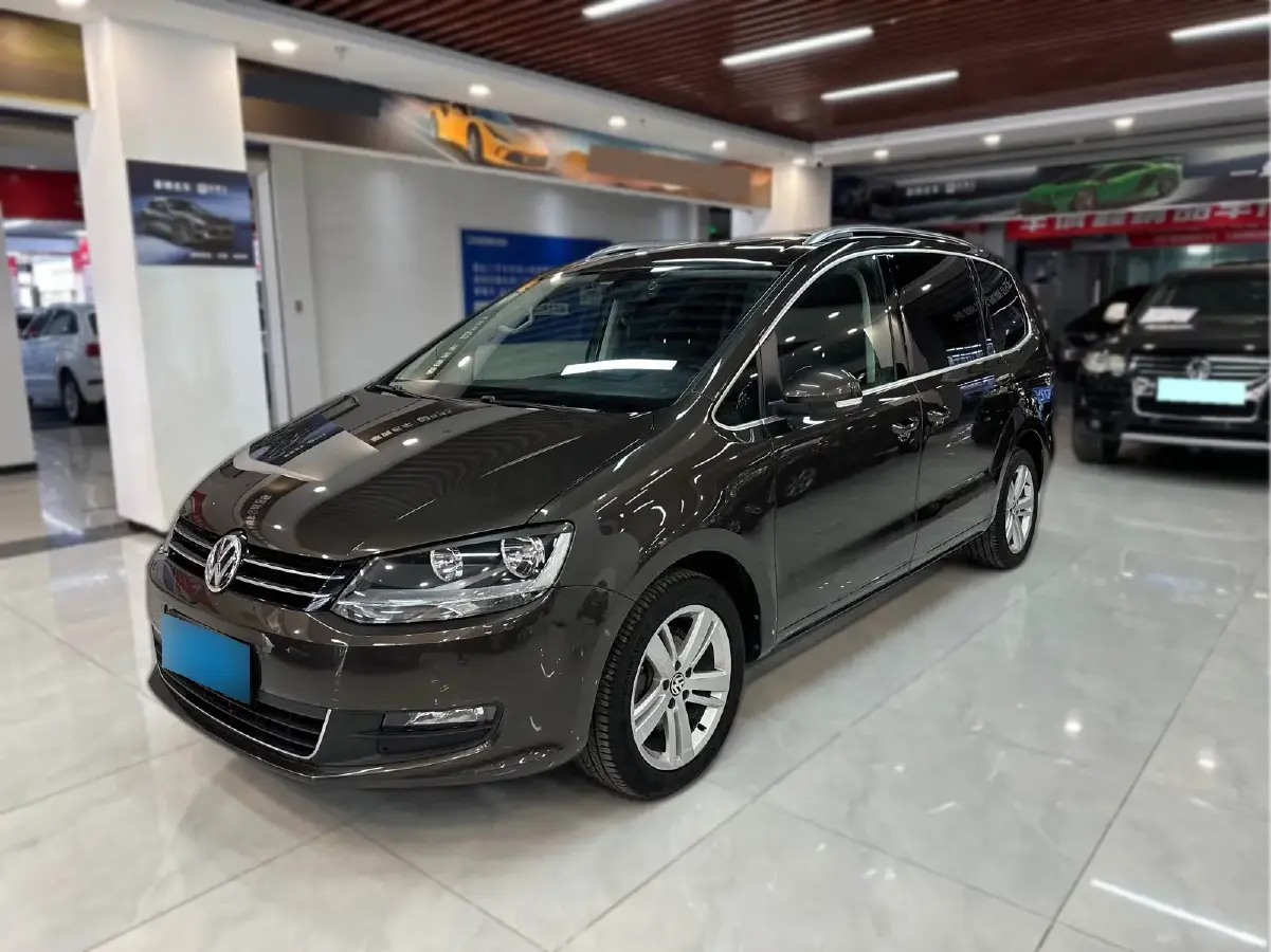 2018 Volkswagen Sharan 2.0T 220HP L4 6DCT