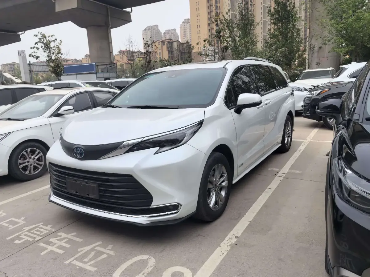 2021 Toyota Sienna 2.5L 192HP L4 E-CVT Hybrid