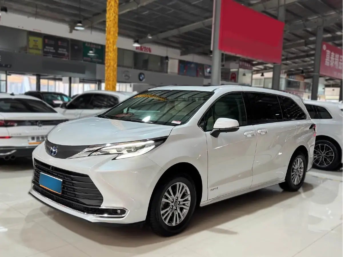 2021 Toyota Sienna 2.5L 192HP L4 E-CVT Hybrid