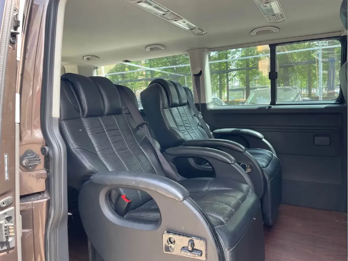 2014 Volkswagen Caravelle 2.0T 204HP L4 7DCT,autocango,china used car exporter,china ev exporter,chinese used car exporter,chinese used ev exporter