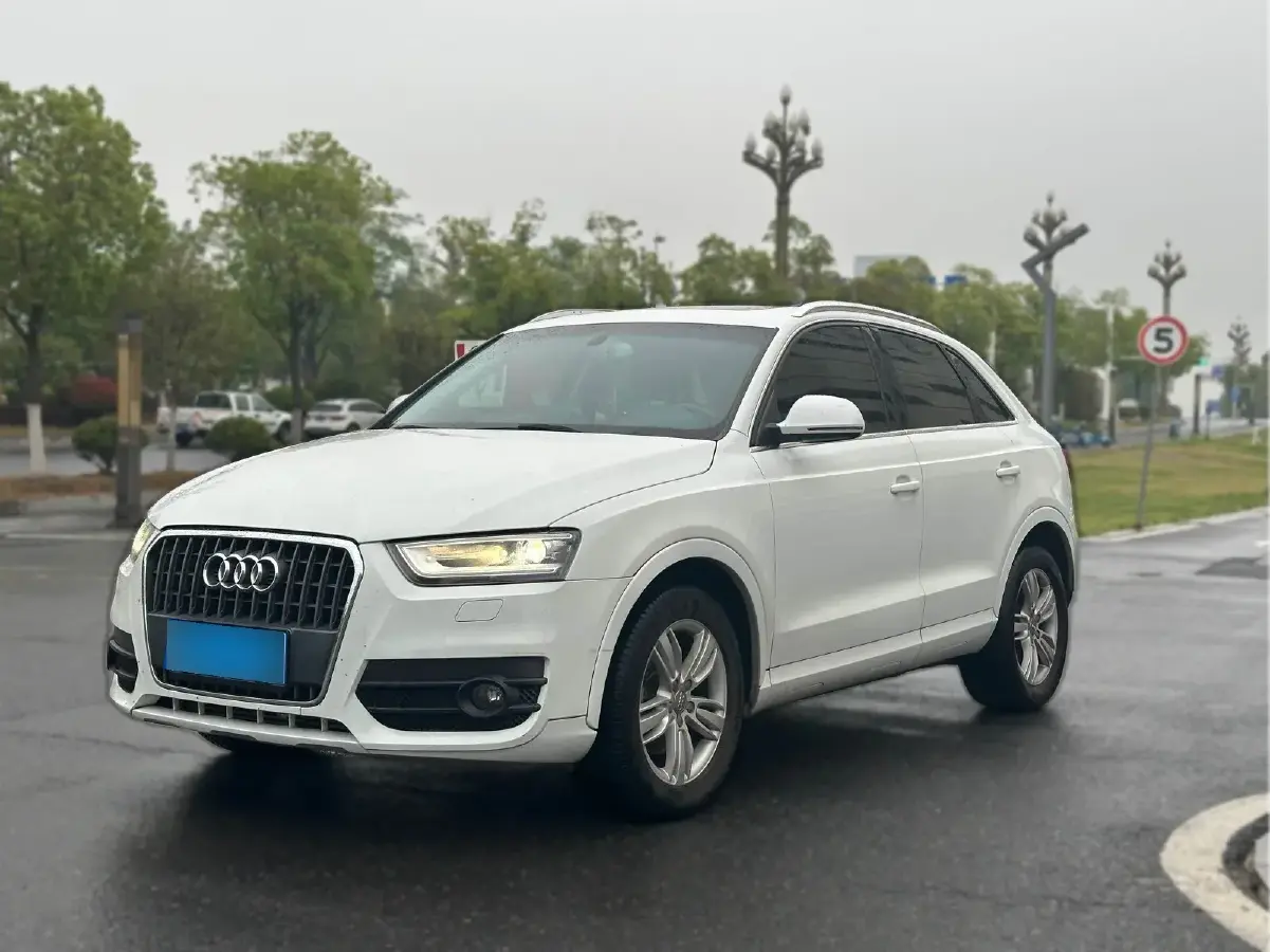 2013 Audi Q3 2.0T 170HP L4 7DCT