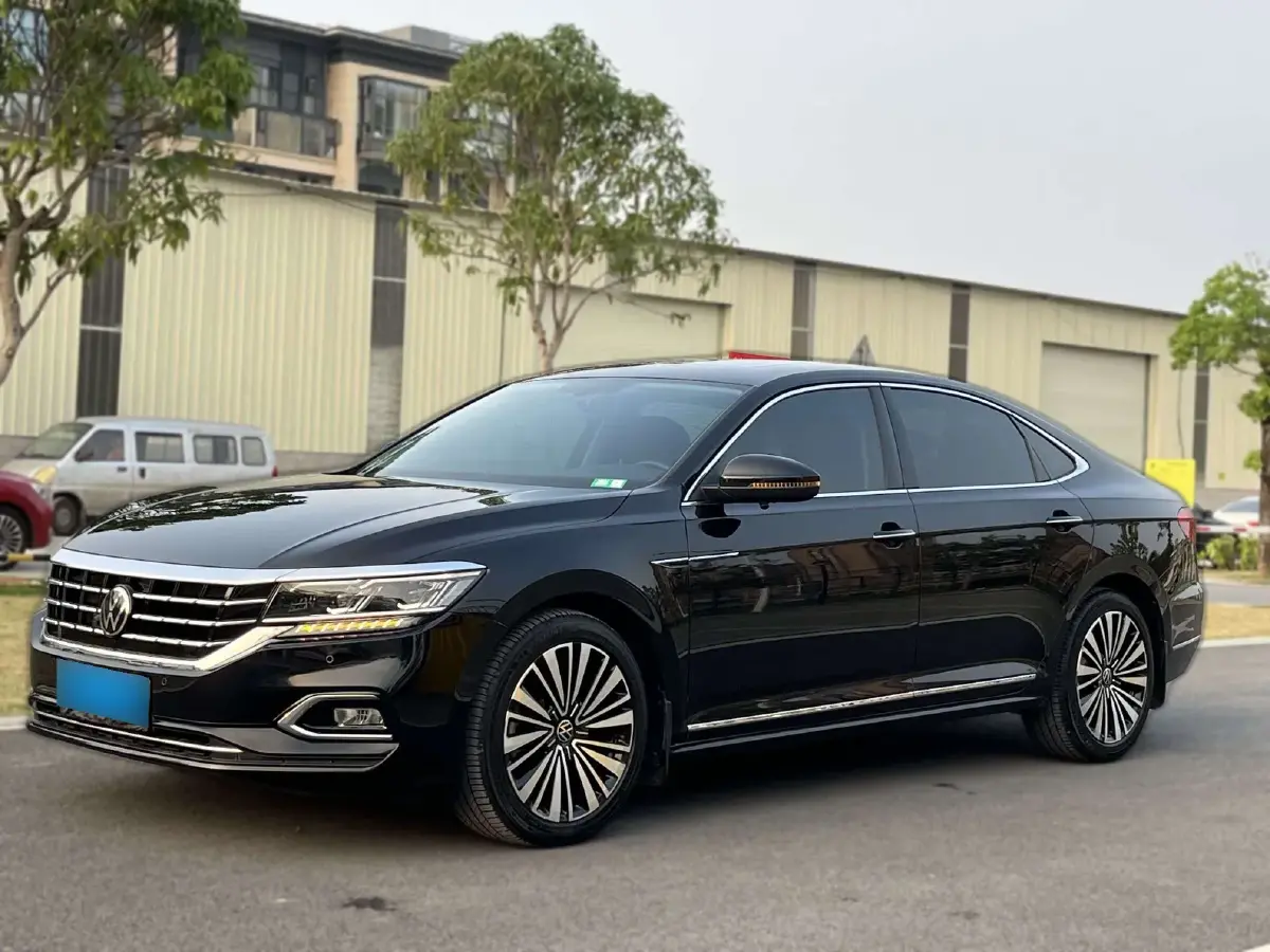 2020 Volkswagen Passat 2.0T 220HP L4 7DCT