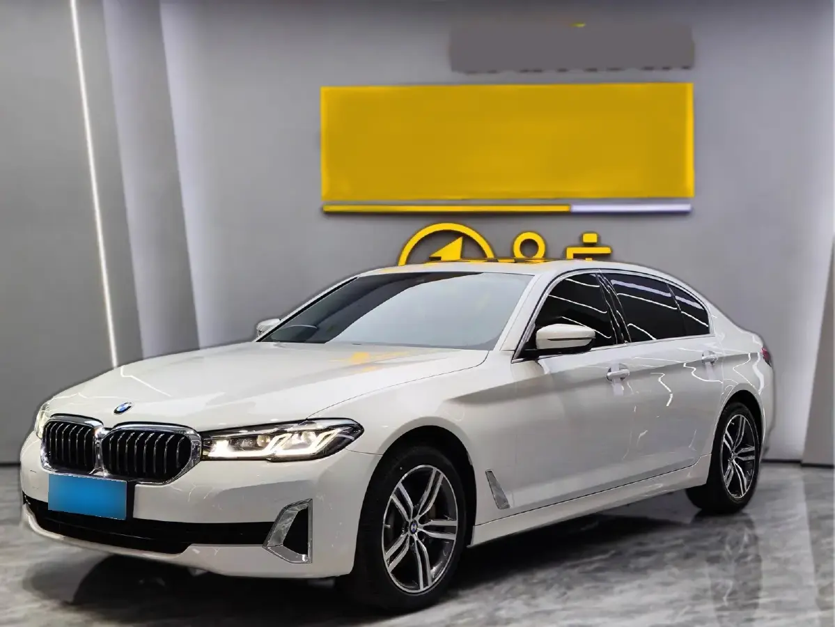 2022 BMW 5 Series 2.0T 252HP L4 8AT