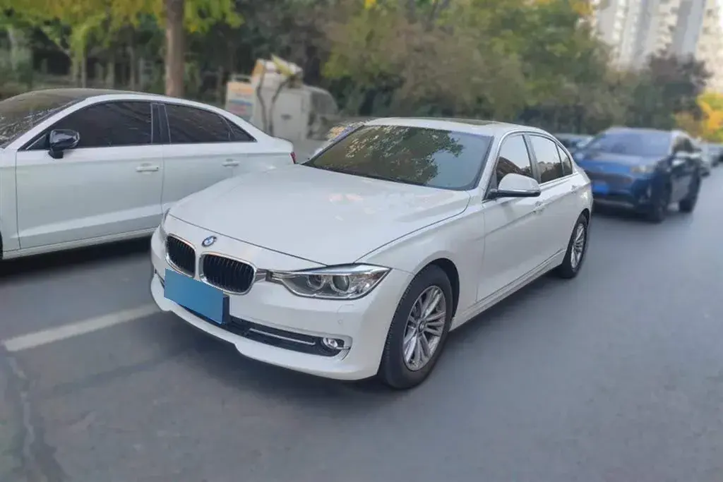 2014 BMW 3 Series 2.0T 184HP L4 8AT