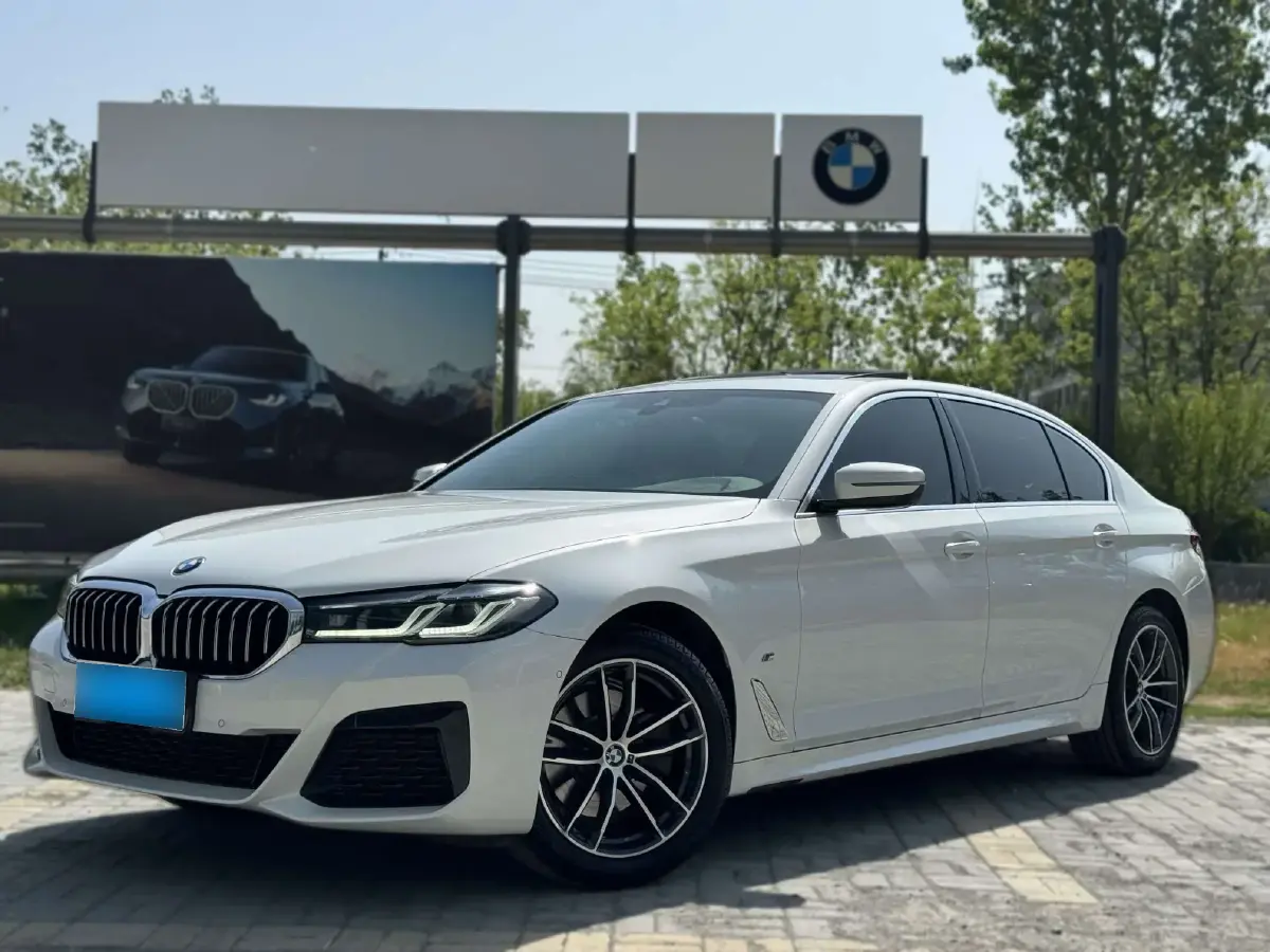 2022 BMW 5 Series 2.0T 184HP L4 8AT
