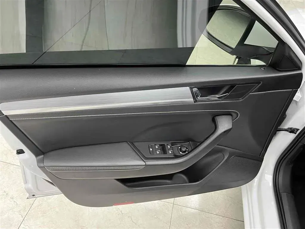 2022 Skoda Superb 1.4T 150HP L4 7DCT,autocango,china used car exporter,china ev exporter,chinese used car exporter,chinese used ev exporter