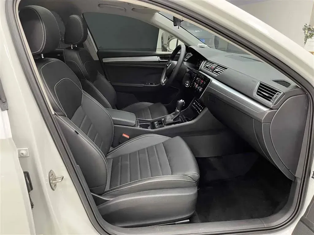 2022 Skoda Superb 1.4T 150HP L4 7DCT,autocango,china used car exporter,china ev exporter,chinese used car exporter,chinese used ev exporter