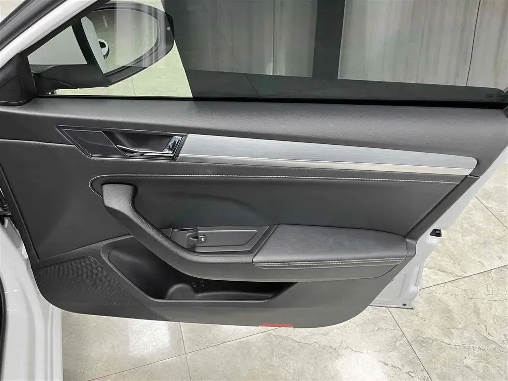 2022 Skoda Superb 1.4T 150HP L4 7DCT,autocango,china used car exporter,china ev exporter,chinese used car exporter,chinese used ev exporter