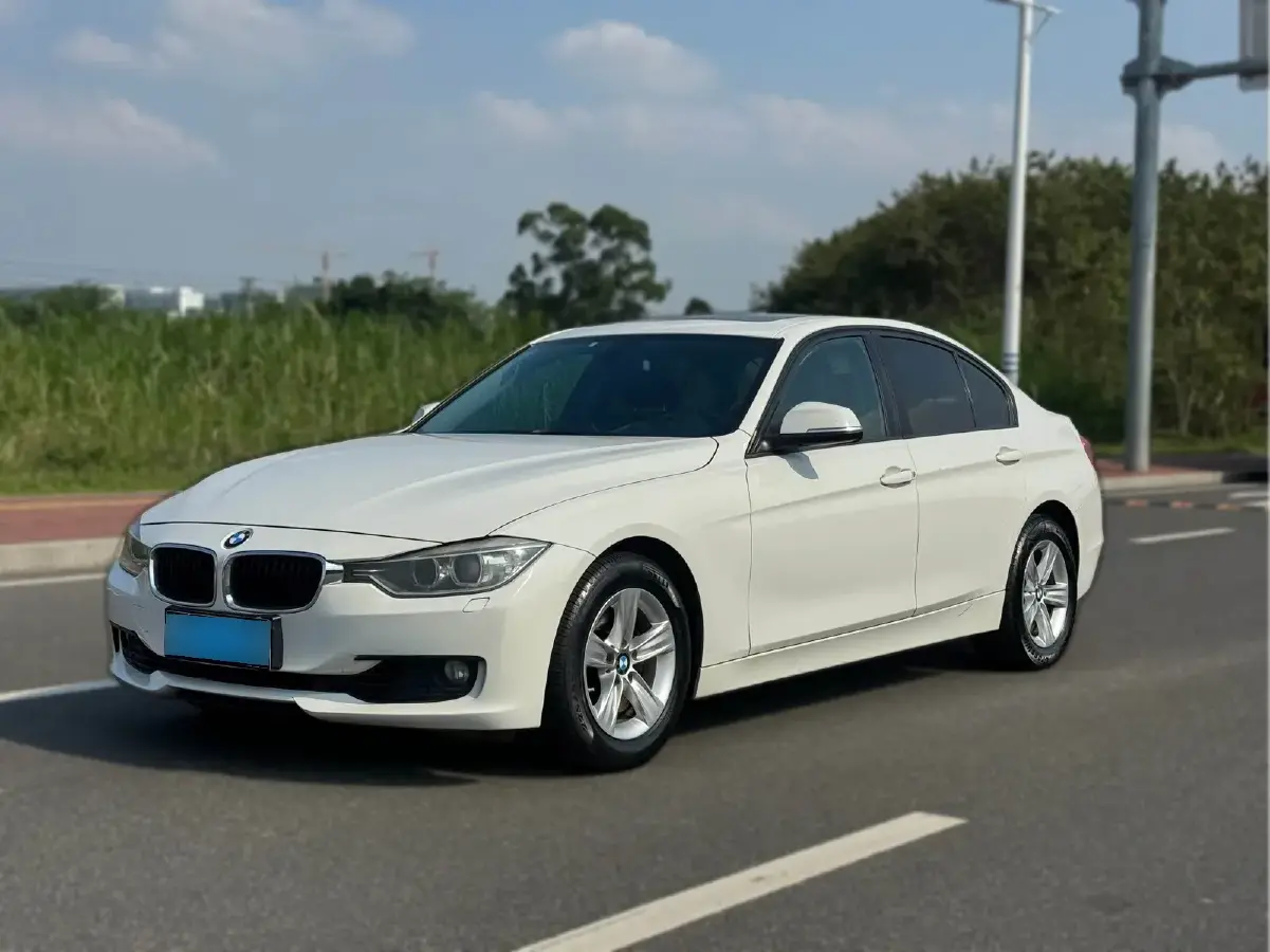 2014 BMW 3 Series 2.0T 184HP L4 8AT
