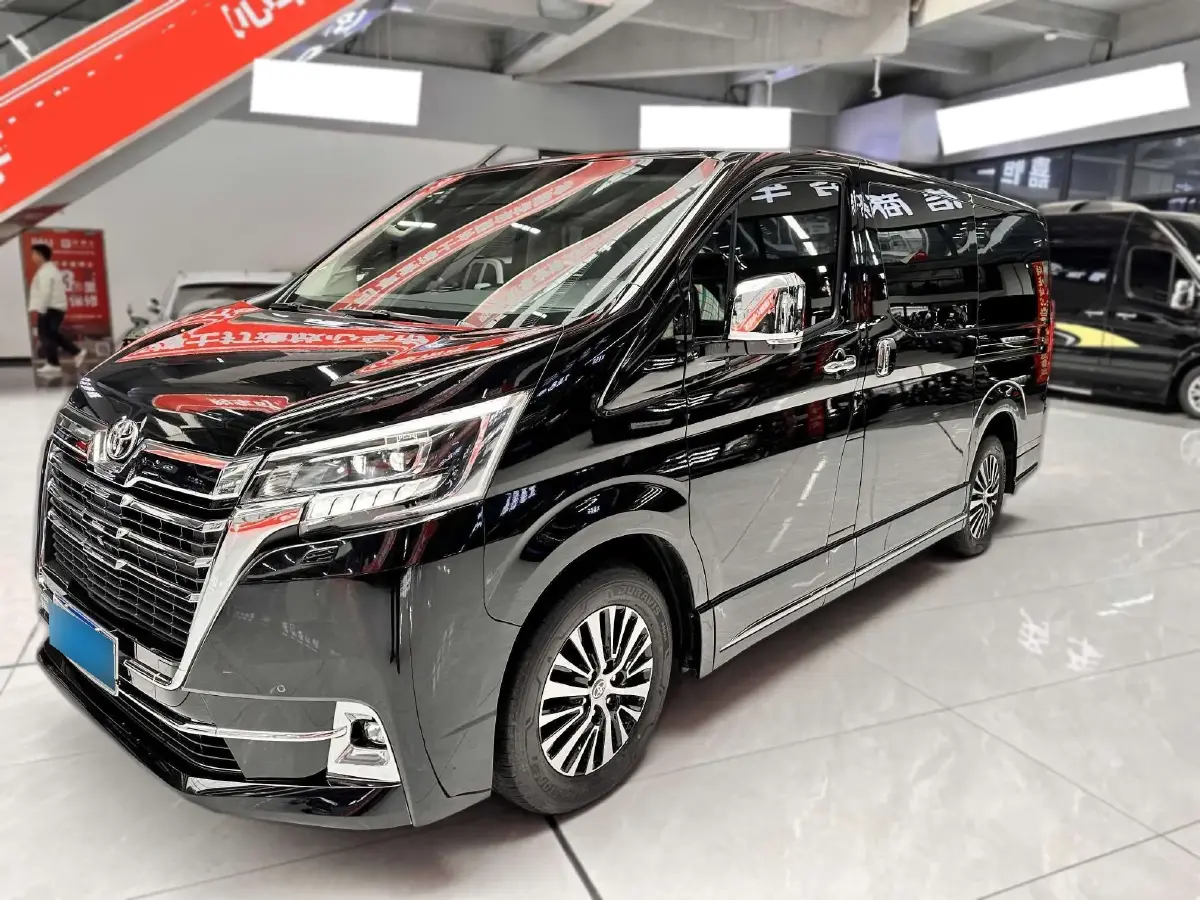 2022 Toyota Granvia 2.5L 192HP L4 E-CVT Hybrid