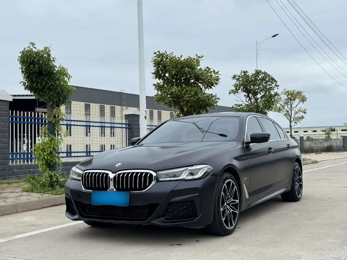 2022 BMW 5 Series 2.0T 252HP L4 8AT