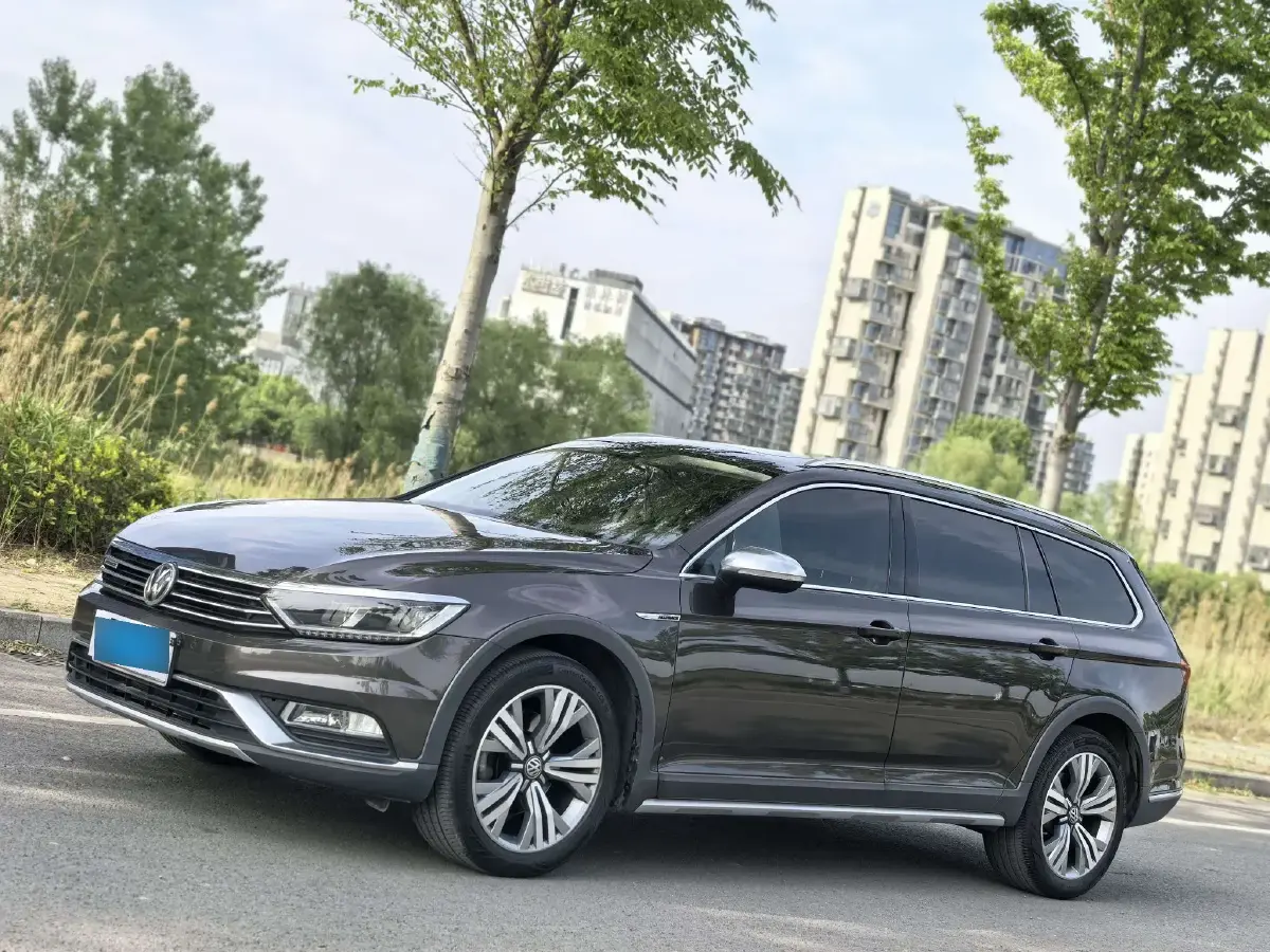 2016 Volkswagen Alltrack 2.0T 220HP L4 7DCT