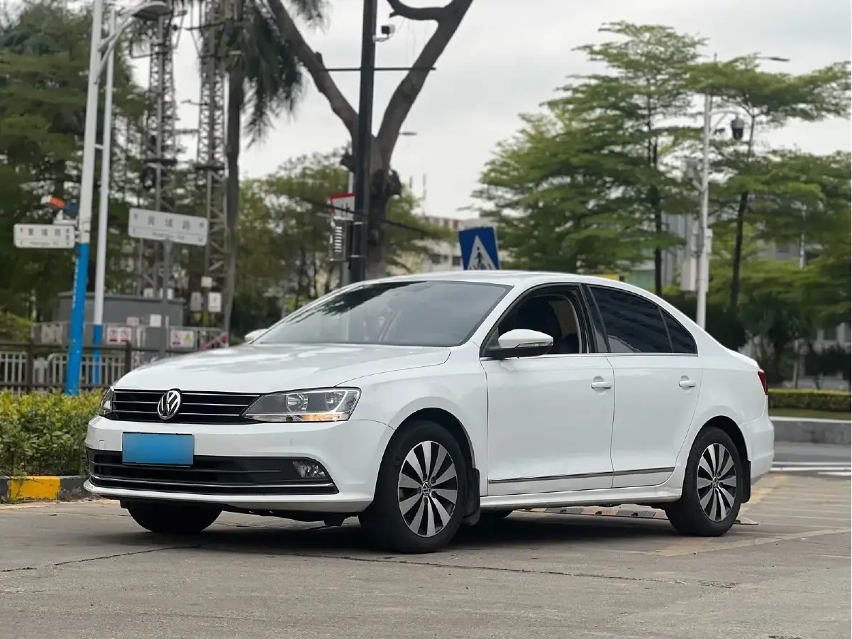 2017 Volkswagen Sagitar 1.6L 110HP L4 6AT